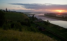 Чердынь, вид с Вятского городища на Троицкий холм.jpg